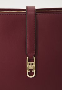 Tommy Hilfiger LIBRE SATCHEL - Rankinė - deep rouge