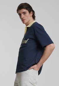 PROHIBITED TYPO - Polokošeľa - blue