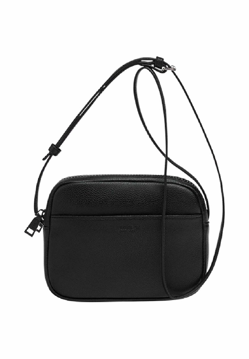 Sac bandoulière rectangulaire en cuir noir avec sangle réglable et fermeture éclair sur fond blanc.