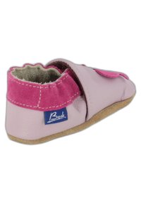 Lederschuh in hellrosa mit einem weichen rosa Wildlederakzent und gestickten Details. Verfügt über eine flexible Sohle und ein schmales Design mit runder Spitze.