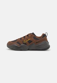 Nike Sportswear - TECH HERA - Sporta apavi - cacao wow/black/bronzine Miniatūras attēls 1