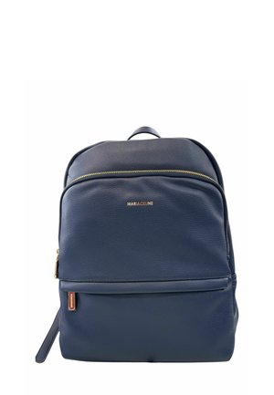Zaino in pelle navy con superficie texture, dotato di una zip dorata e logo; include una maniglia superiore e una tasca laterale.