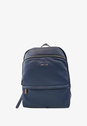 Zaino in pelle navy con superficie texture, dotato di una zip dorata e logo; include una maniglia superiore e una tasca laterale.