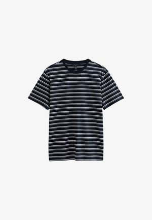 Camisa de rayas azul marino con rayas blancas horizontales, de mangas cortas y diseño de cuello redondo. Fabricada en una tela suave y ligera.