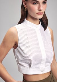 adL CROP beżowy