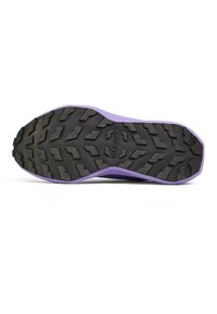 Paarse en zwarte buitenzool met een robuust profielontwerp voor grip. Bevat hoekige noppen voor grip op verschillende terreinen.