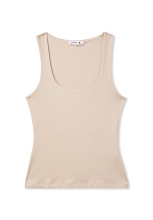 Canottiera beige con scollo a barca, realizzata in tessuto morbido ed elastico. Presenta assenza di cuciture visibili e un design aderente. Etichetta sul retro.