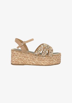 Beige platform sandalen met een gevlochten jute zool, versierd met meerdere strengen sprankelende heldere en pastelkleurige pailletten op de bovenkant.