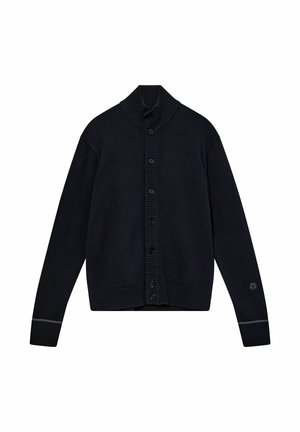 Marineblauwe gebreide cardigan met een hoge ribbelkraag, knoopsluiting, lange mouwen en ribbelmanchetten en -zoom; heeft een klein logo op de mouw.