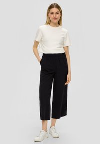 s.Oliver RELAXED - Broek - schwarz