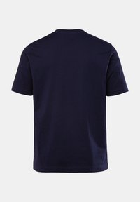 Camiseta de manga corta azul marino fabricada en algodón, con un clásico cuello redondo y un dobladillo recto, sin patrones ni acentos.