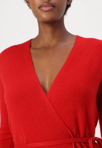 pure cashmere WRAP CARDIGAN - Kardigán - lipstick red