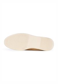 Tan schoenen zool met een gladde textuur, voorzien van horizontale en verticale groeven voor grip. Effen crèmekleur, zonder opvallende accenten.