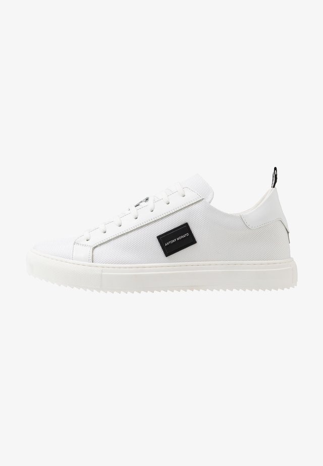 DUGGER METAL - Sneakers laag - white