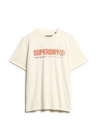 T-shirt en coton couleur crème à manches courtes, arborant un large logo rouge "SUPERDRY" imprimé sur le devant et un col arrondi.