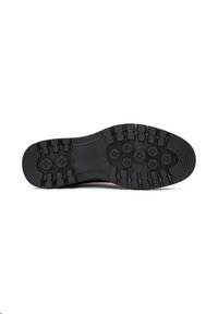 Semelle de chaussure en caoutchouc noire avec des motifs circulaires et une surface texturée. Présente des rainures marquées pour une adhérence et une stabilité accrues.