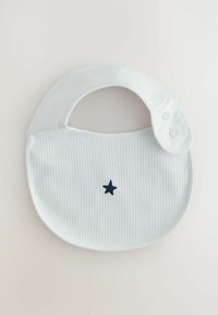 Witte geribbelde slab met een ronde vorm, met een marineblauwe ster geborduurd in het midden en twee drukknoopsluitingen aan de zijkant.