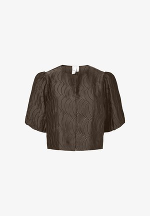 Giacca cropped in satin nero con scollo rotondo, motivo a onde testurizzato e maniche a palloncino. Presenta una chiusura frontale e una finitura liscia.