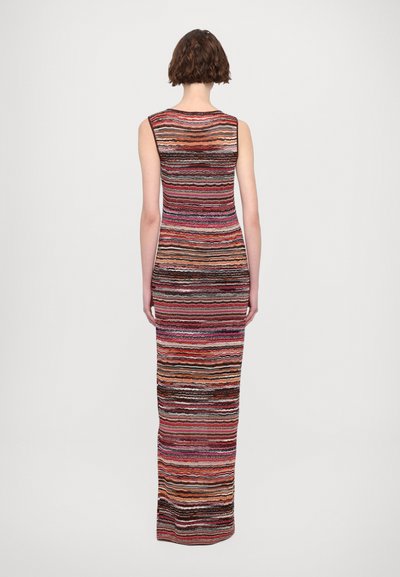 Long, bodycon dress made of textured, multicolored knit fabric with horizontal stripes in pink, red, black, and brown. Sleeveless design.