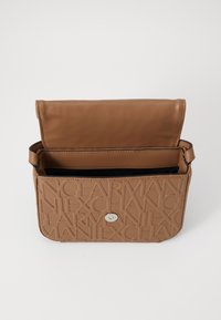 Armani Exchange BORSA TRACOLLA - Axelremsväska - dark pisco