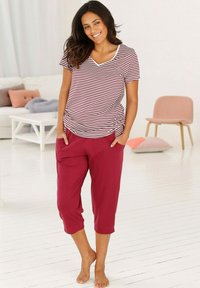 Striped short-sleeve V-neck top in burgundy and white, paired with loose-fitting burgundy capri pants. Soft fabric, casual fit.