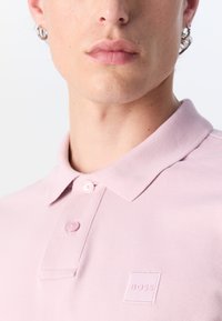 BOSS PASSENGER - Polo - open purple