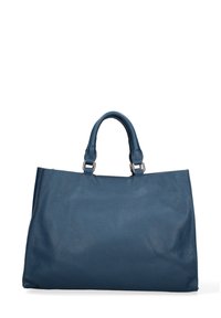 Sac fourre-tout en cuir bleu avec une forme rectangulaire structurée, deux poignées et une surface texturée. Des accents en métal argenté sont présents.