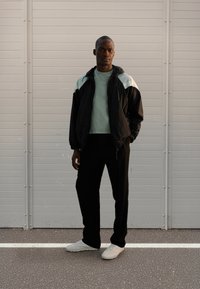 EA7 Emporio Armani Lahka jakna - black