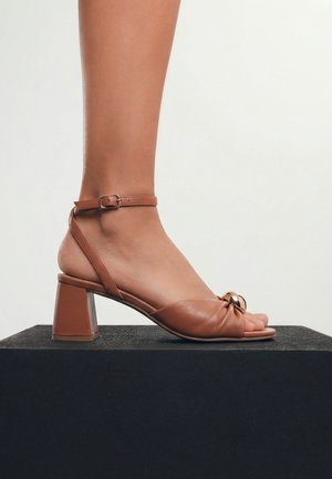 Gioseppo KABARNET - Páskové sandály  - cognac