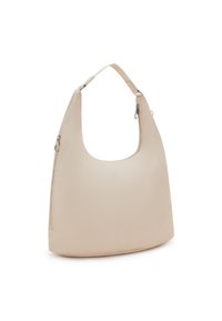 Beige skuldertaske med en buet silhuet og glat tekstur, der har sølvfarvet hardware og en lynlåsdetalje på den ene side.