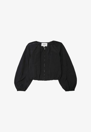 Czarna krótka kurtka wykonana z lekkiego materiału. Posiada zamek błyskawiczny z przodu, balonowe rękawy oraz marszczony dół, co tworzy uporządkowaną sylwetkę.