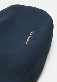 MICHAEL Michael Kors LILLIE CHAIN TOTE - Rankinė - navy