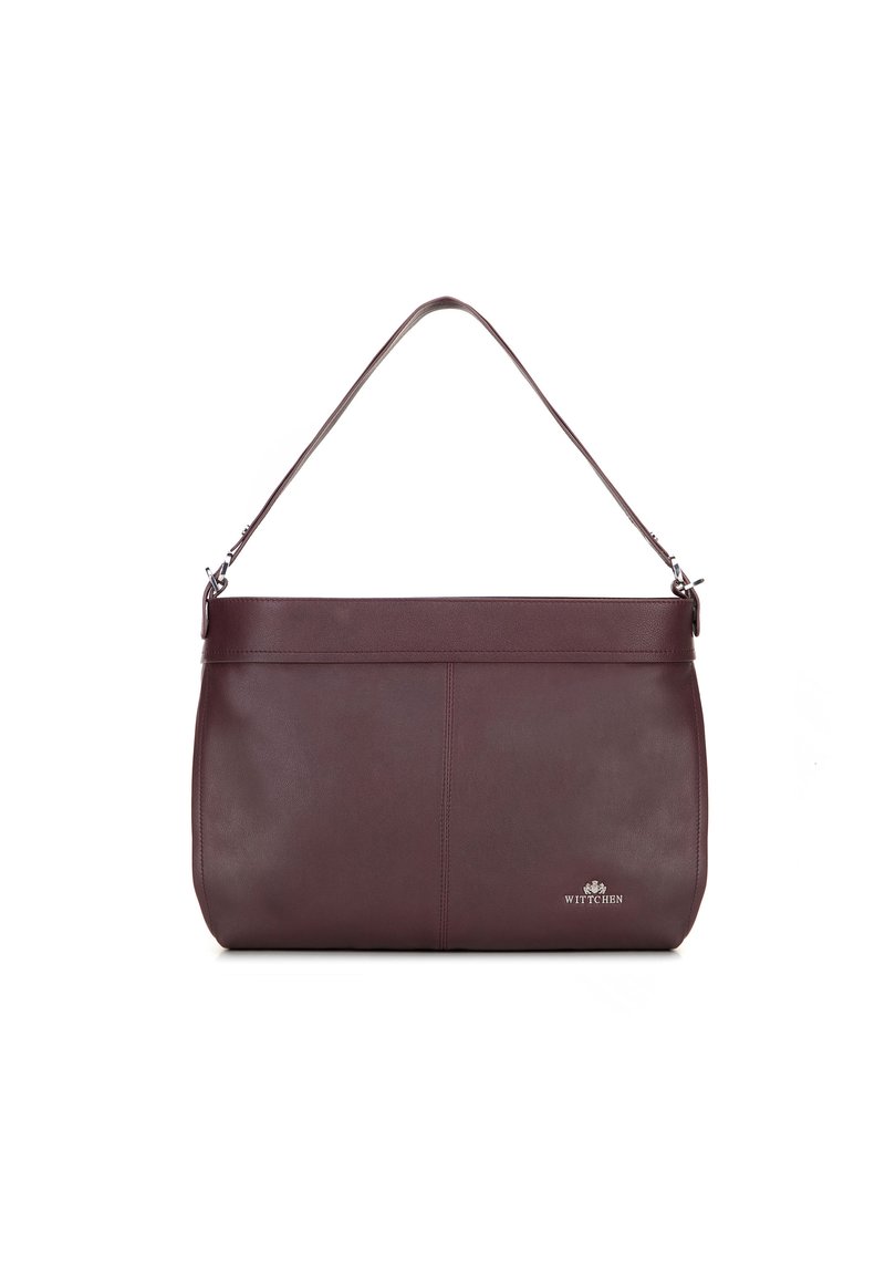 Sac à main en cuir bordeaux au design plat, avec une seule bandoulière et un logo de marque subtil en bas à droite. Texture lisse, sans motifs.
