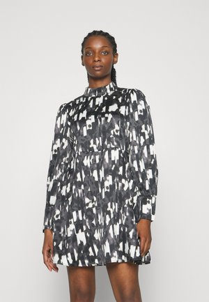 Vero Moda Petite VMMERLE HIGH-NECK SHORT DRESS - Φόρεμα ημέρας - black