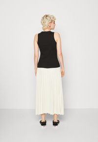 Vero Moda Petite Wide leg Jeans 'VMTESSA' in Black Denim | ABOUT YOU