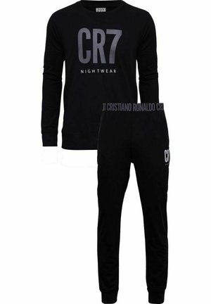 Schwarzes Langarmoberteil mit "CR7 NIGHTWEAR" Druck, kombiniert mit schwarzen Jogginghosen mit einem Logobund und Seitentasche.