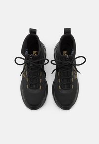 EA7 Emporio Armani 7.0 MAN UNISEX - Aukšto profilio sportbačiai - black/gold