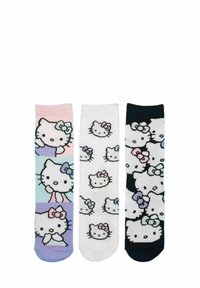 Drei Paar Socken mit Hello Kitty-Designs: pastellrosa mit Mustern, weiß mit mehreren Katzenköpfen und schwarz mit Katzenköpfen.