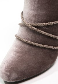 Missguided Botines de tacón - light pink