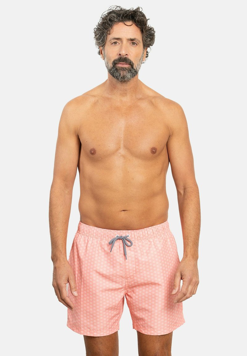 Bañadores rosa con un patrón floral blanco, cinturilla elástica y un cordón azul en contraste. Tejido ligero y diseño casual.