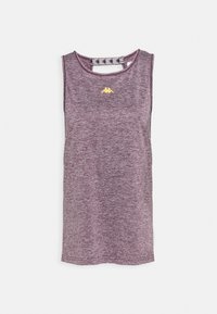 Débardeur de sport violet sans manches en tissu texturé, avec un petit logo jaune sur la poitrine et un col rond.