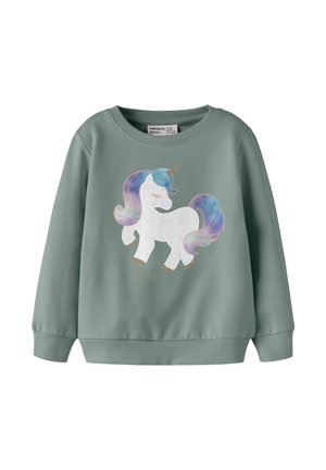 Felpa per bambini a manica lunga verde tenue con grafica di unicorno bianco con criniera blu e viola e corno dorato.