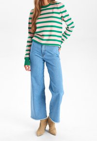 Nümph Stickad tröja - light pink