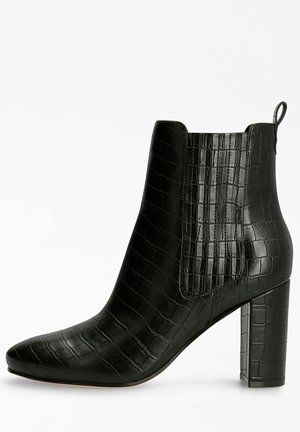 Stiefelette - black