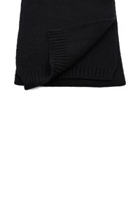 Sciarpa nera lavorata a maglia con una finitura strutturata e bordi a coste, piegata ordinatamente per l'esposizione.