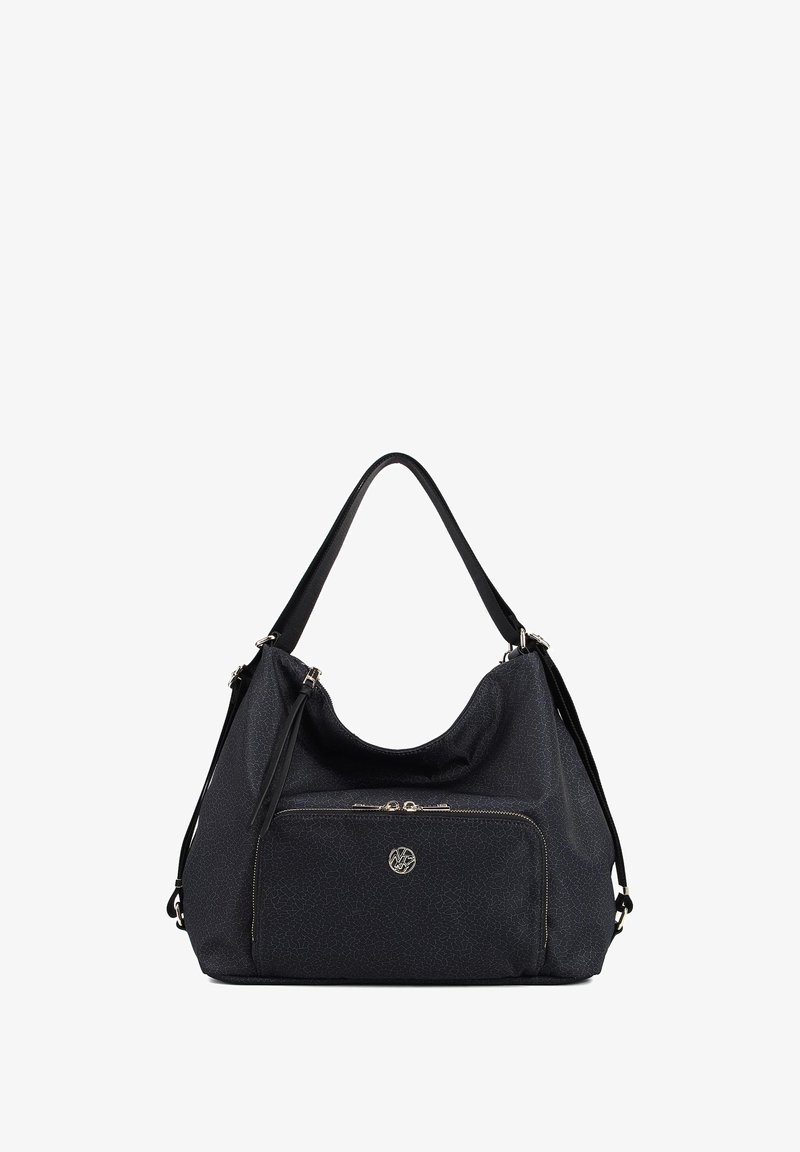 Borsa a mano in tessuto nero con superficie testurizzata, doppi manici, tasca anteriore con zip e logo decorativo. Presenta un ampio scomparto principale.