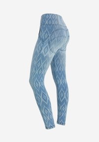 Freddy WR.UP® DENIM PUSH-UP - Skinny-Farkut - denblue aop ethnlaser blu s