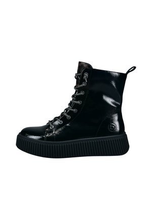 Schwarzer, glänzender High-Top-Stiefel mit dicker, profilierter Sohle, schwarz-weißen Schnürsenkeln und Zuglasche hinten.