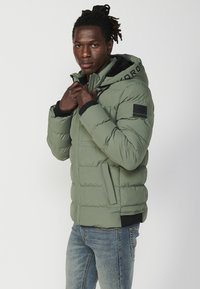 Koroshi Ziemas jaka - verde   green