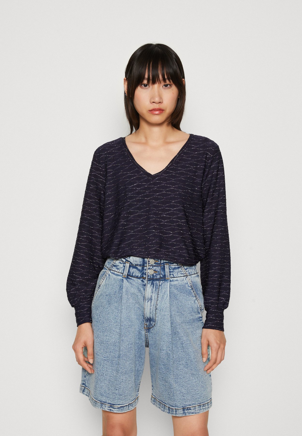 ONLASTRA V NECK GLITTER 